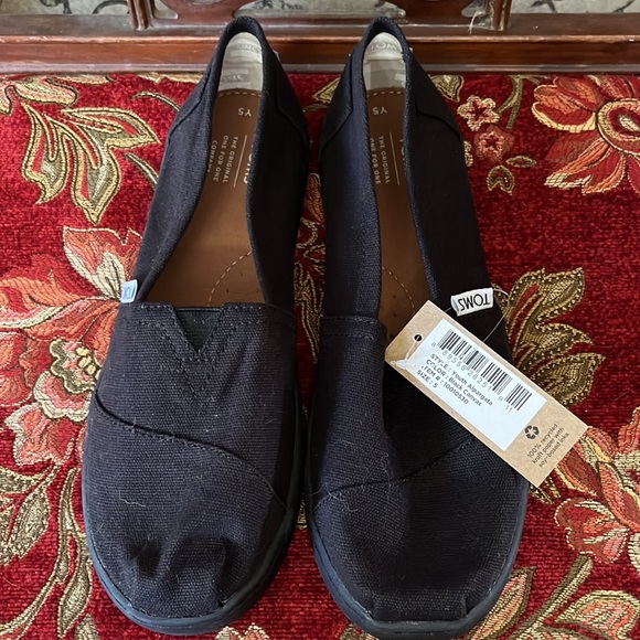 TOMS youth size 5 - Picture 2 of 3